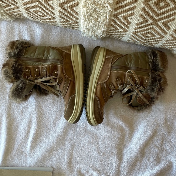 🌵 Bundle Sale 2/$20 Santana Canada Faux Fur Boots, Size 37 or US 6 - Picture 4 of 16